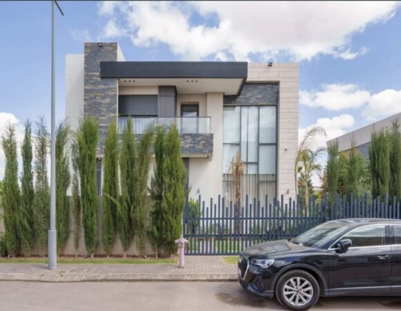 Villa de Luxe avec Vue Panoramique sur le Golf